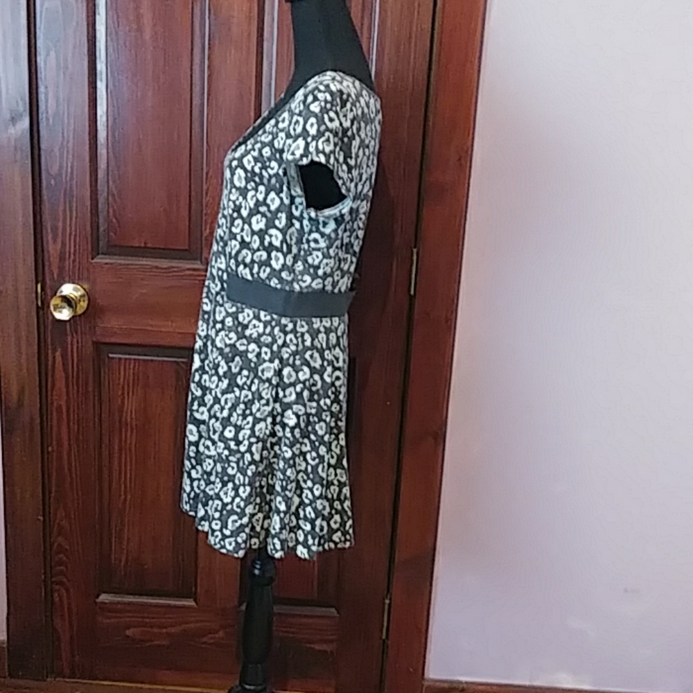 Dress - Picture 4 of 7